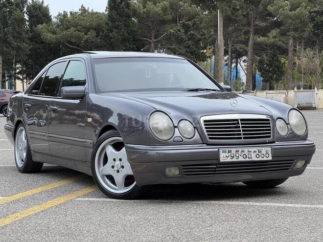 Mercedes E 240-1