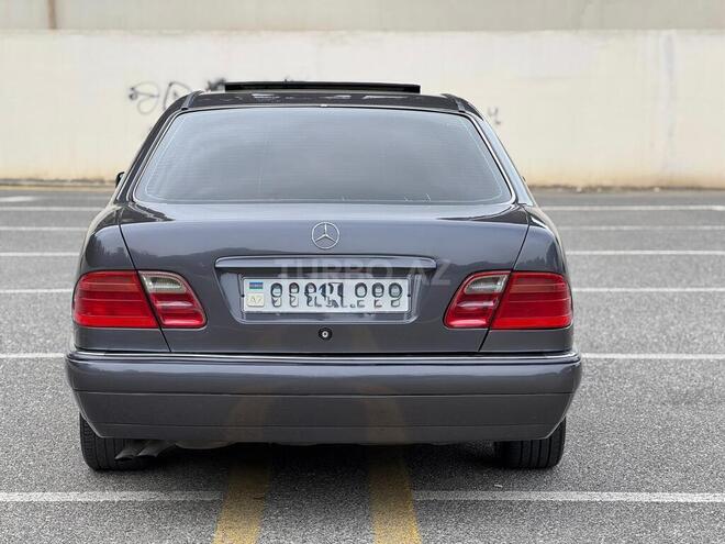 Mercedes E 240-4