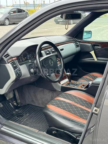 Mercedes E 240-3