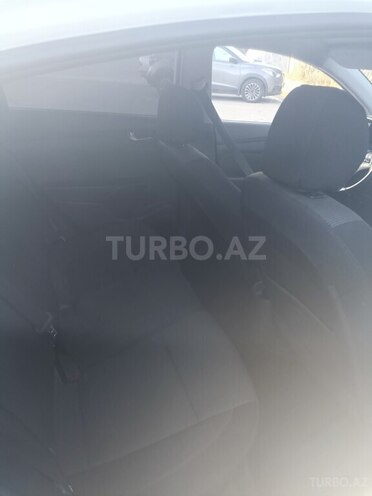 Hyundai Accent-5