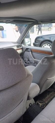 Mercedes E 200-3