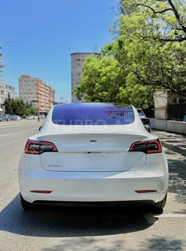 Tesla Model 3-5
