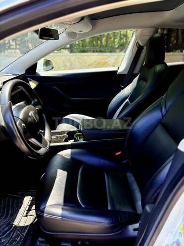 Tesla Model 3-13