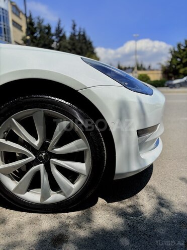 Tesla Model 3-14
