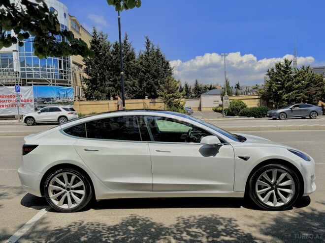 Tesla Model 3-3