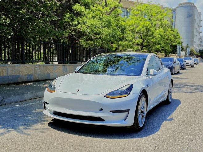 Tesla Model 3-9