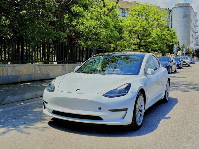 Tesla Model 3-10