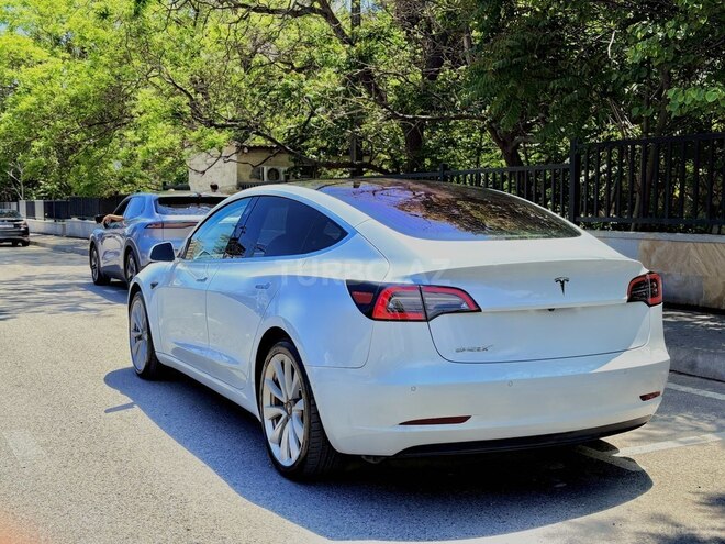 Tesla Model 3-6
