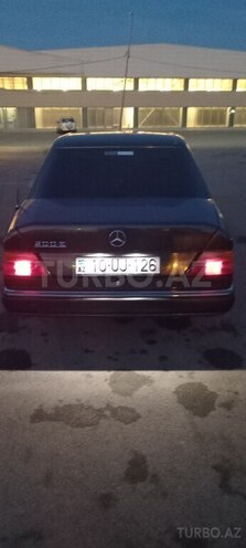 Mercedes E 200-5