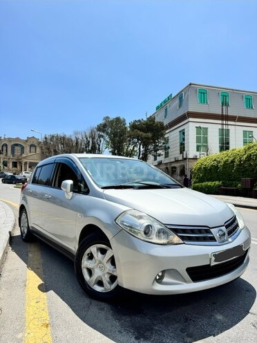Nissan Tiida-12