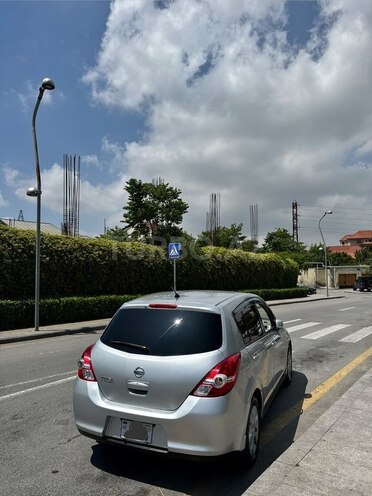 Nissan Tiida-15