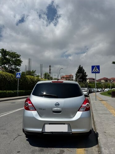 Nissan Tiida-14