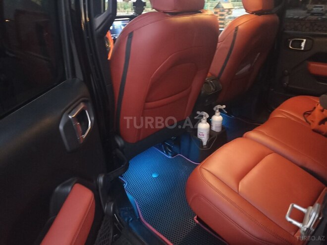 Jeep Wrangler-21