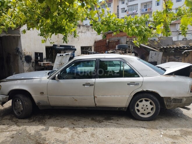 Mercedes 200 D-7