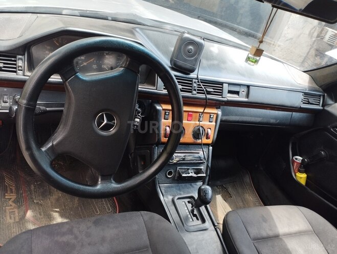 Mercedes 200 D-5