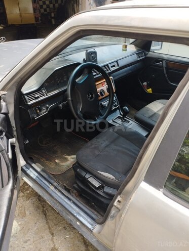 Mercedes 200 D-6
