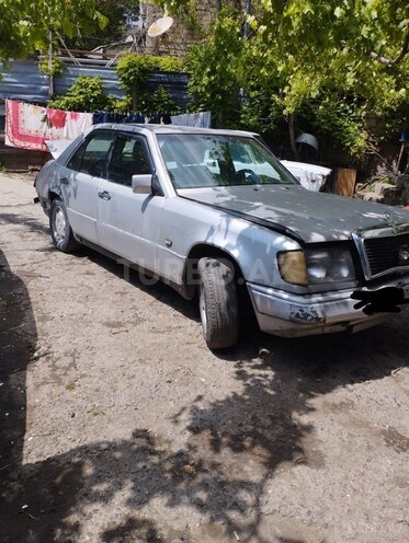 Mercedes 200 D-2