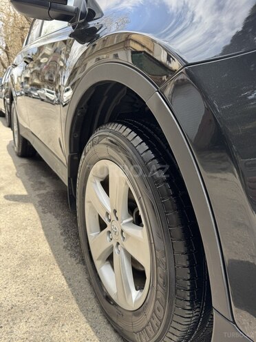 Toyota RAV4-8
