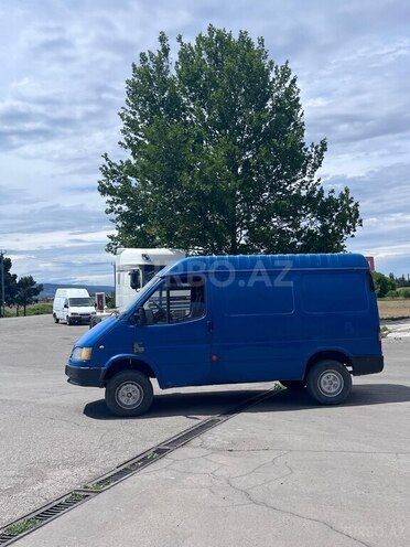 Ford Transit-5