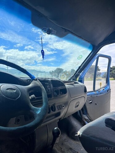 Ford Transit-6
