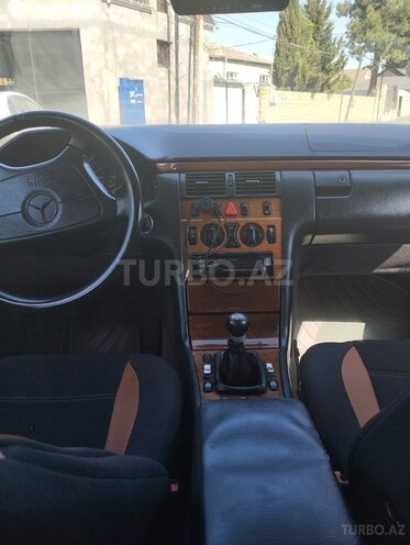 Mercedes E 200-7
