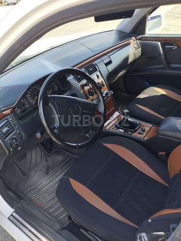 Mercedes E 200-4