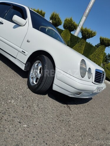 Mercedes E 200-12