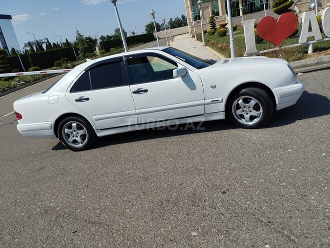 Mercedes E 200-10