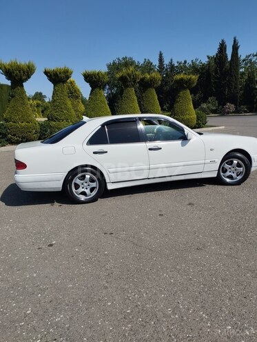 Mercedes E 200-5