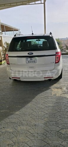 Ford Explorer-12