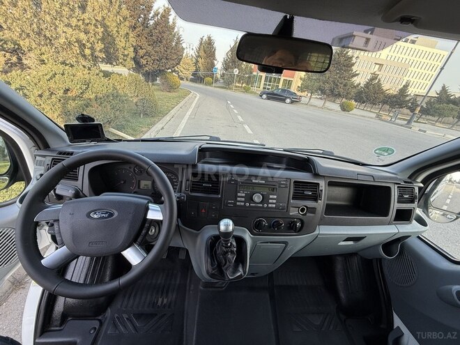 Ford Transit-3