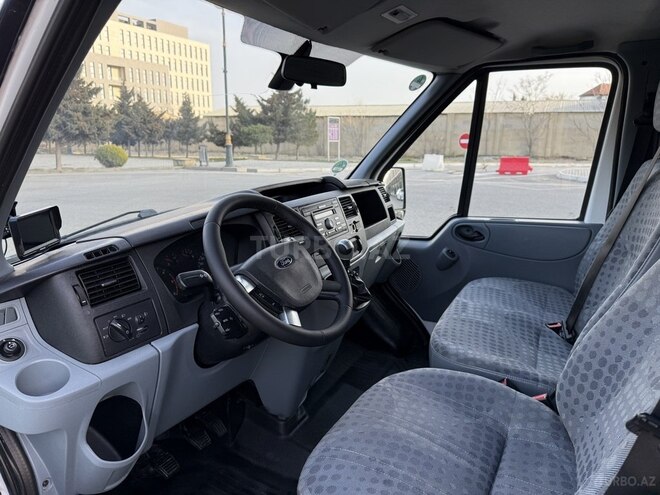Ford Transit-11
