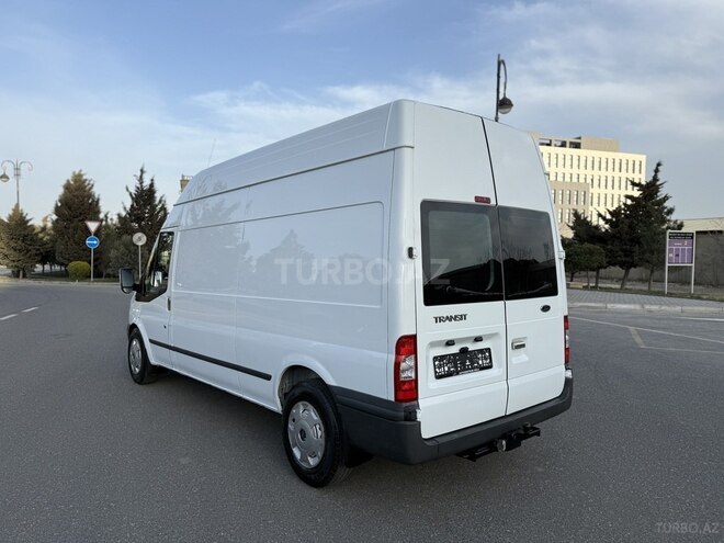 Ford Transit-7
