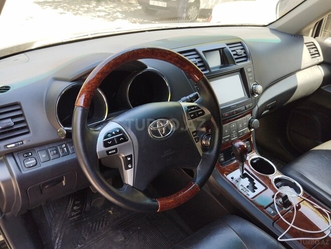 Toyota Highlander-13