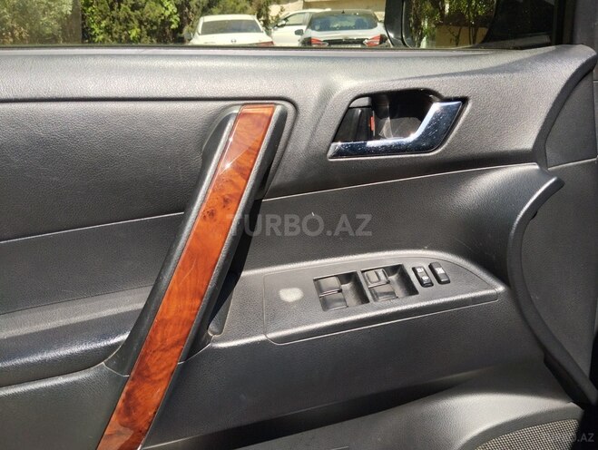 Toyota Highlander-12