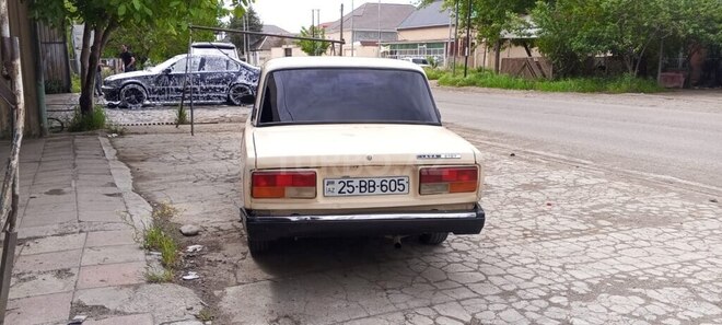 LADA (VAZ) 2107-2