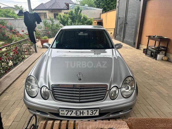 Mercedes E 220-1