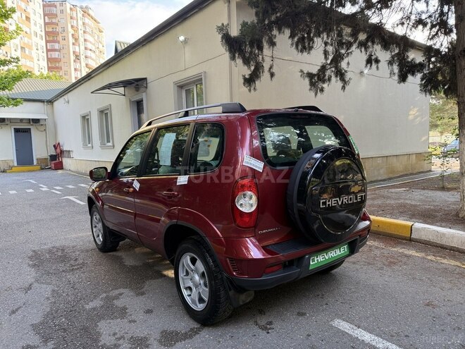 Chevrolet Niva-4