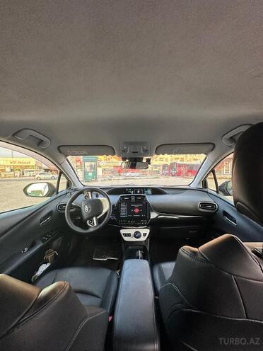 Toyota Prius-11