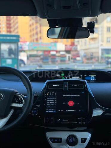 Toyota Prius-12