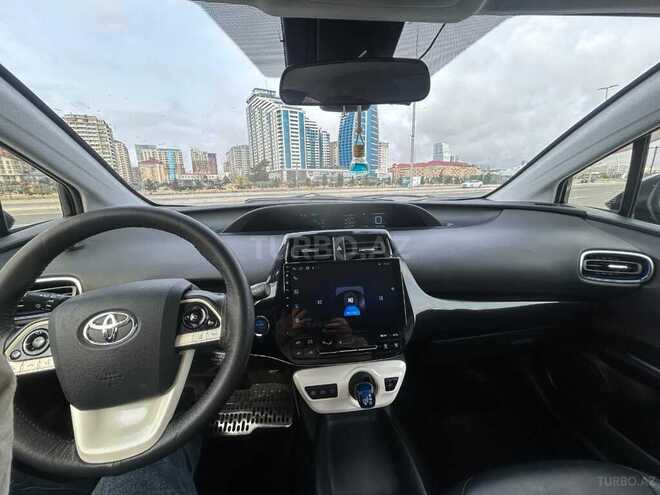 Toyota Prius-7