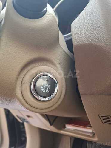 Nissan Tiida-10
