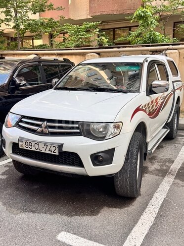 Mitsubishi L200-9