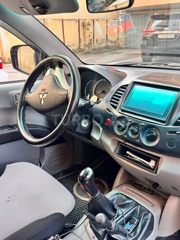 Mitsubishi L200-8