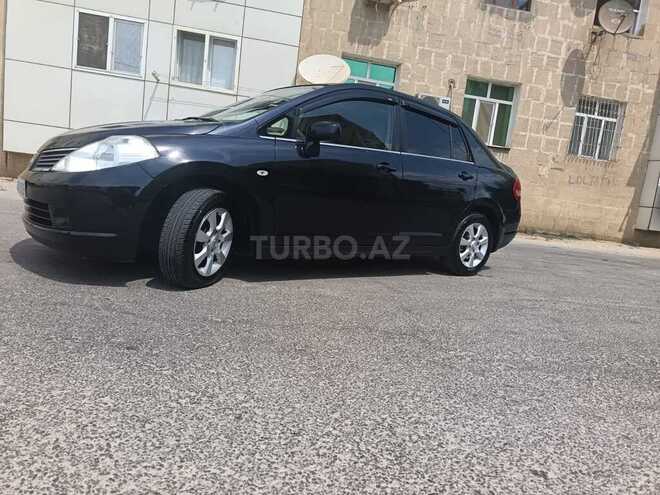 Nissan Tiida-11