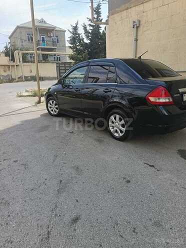 Nissan Tiida-12