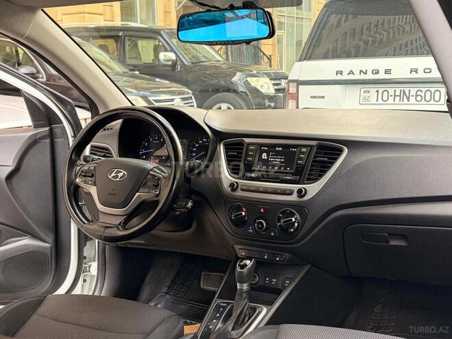 Hyundai Accent-19