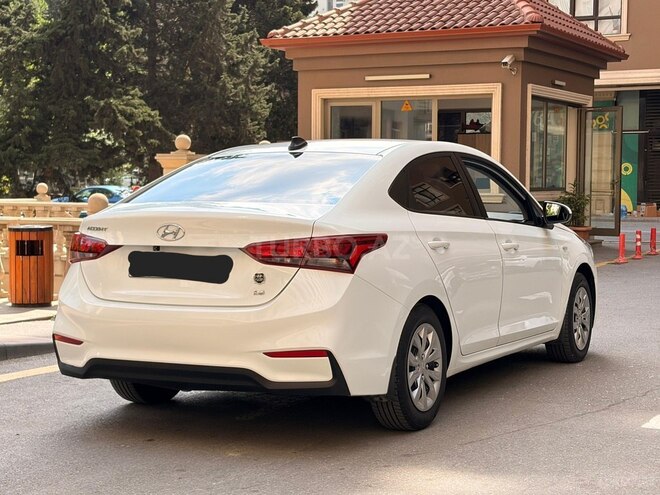 Hyundai Accent-7