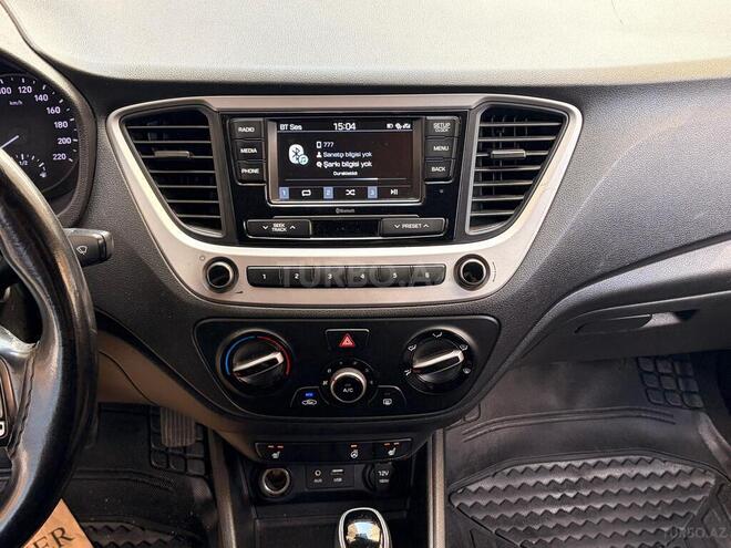 Hyundai Accent-16