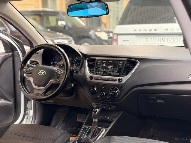 Hyundai Accent-18
